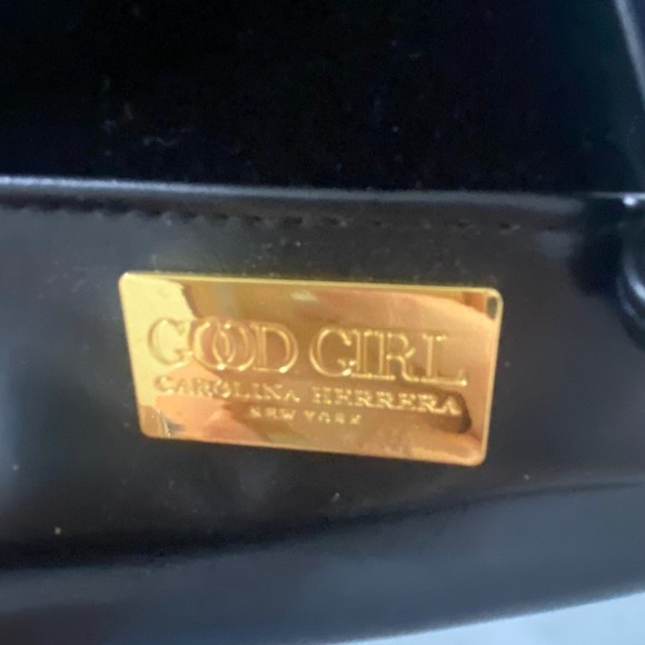 Carolina Herrera Good Girl Black Velvet Drawstring Bag - Picture 4 of 5